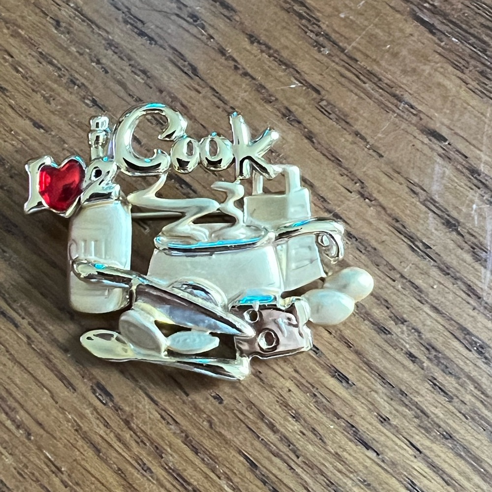 Vintage Gold Tone " I Love To Cook" Brooch-Signed-Danecraft